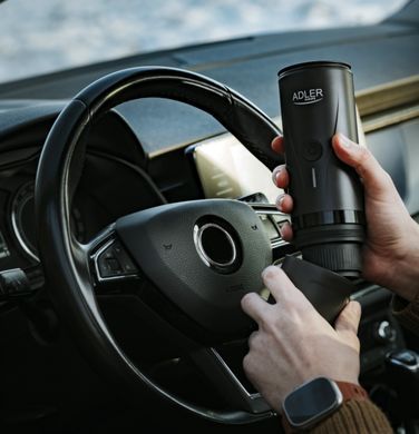 Портативна кавоварка Adler AD 4400, акумулятор 7500 мАг, тиск 20 бар, живлення від USB, для мелених зерен та капсул Nespresso